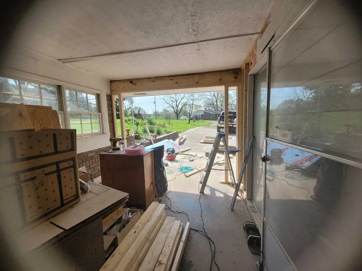 Air movers and dehumidifier for Water Mitigation Services in Caernarvon